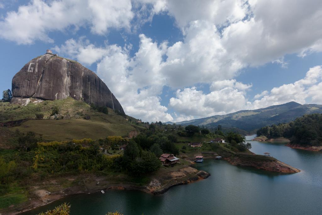 Casa Galeria Guatape Villa Exterior photo