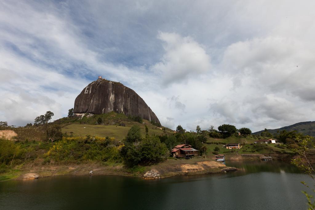 Casa Galeria Guatape Villa Exterior photo